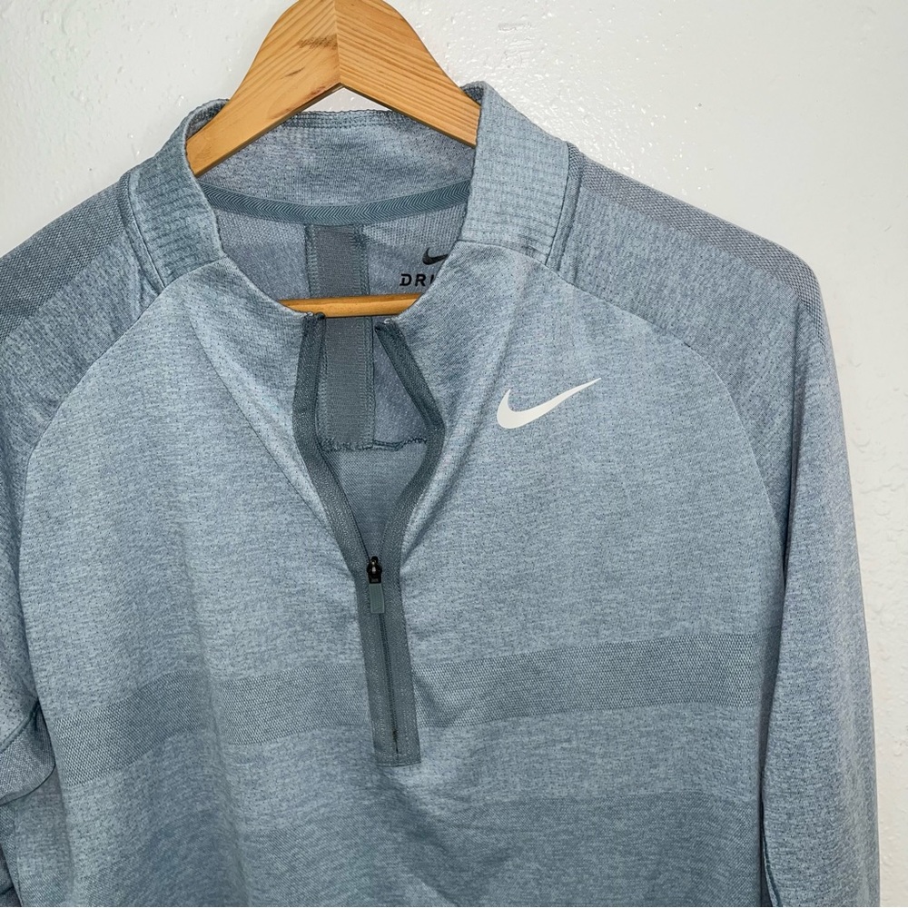 Nike Golf Pull-over - Picture 3 of 6